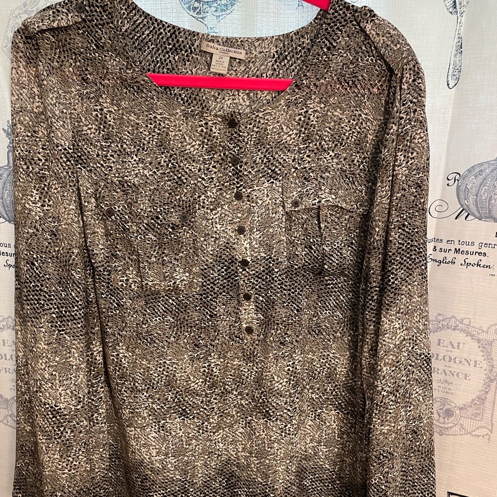 Size 2X snake, skin patterned blouse